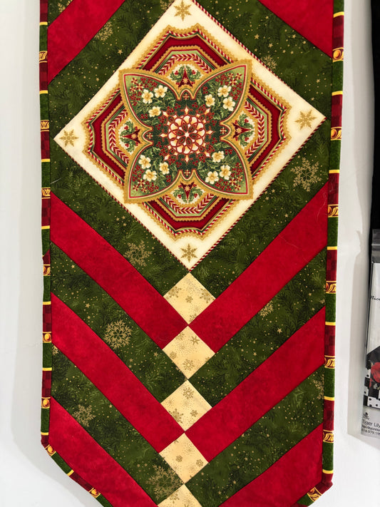 CADD COTTAGE TABLE RUNNER PATTERN
