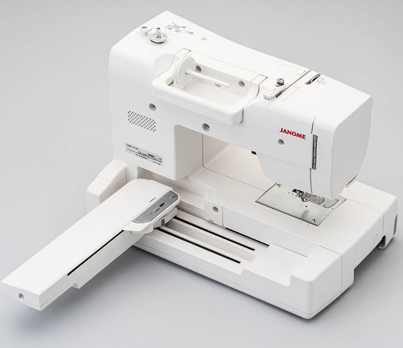 MEMORY CRAFT 100e EMBROIDERY MACHINE
